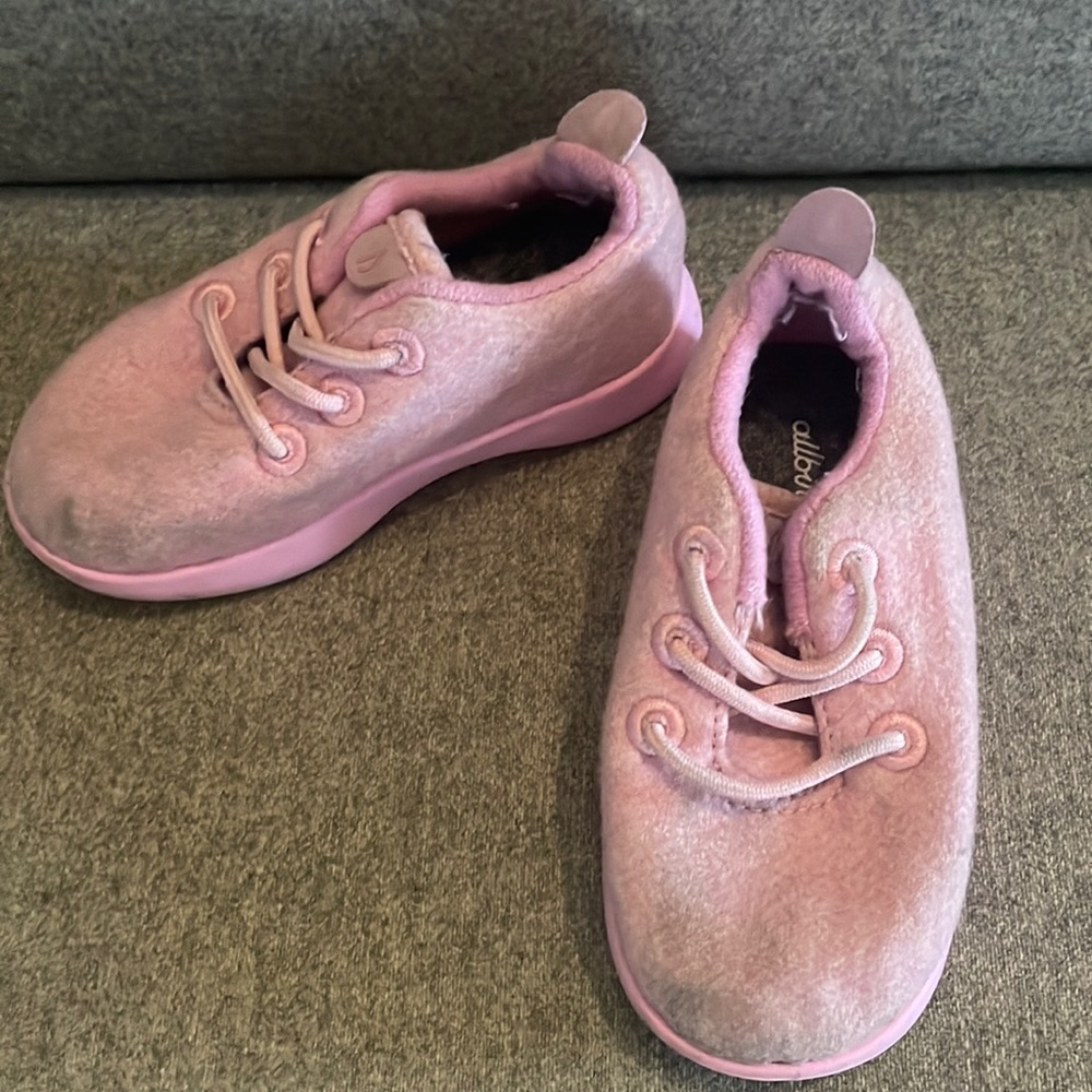 Allbirds “Smallbirds” toddler wool shoes. US 7.